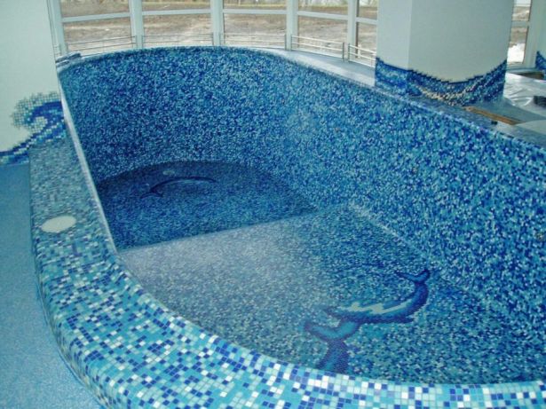 Стеклянная мозаика AquaMo для бассейнов 